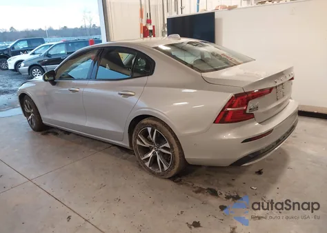 2024 Volvo S60 B5 Plus Dark Theme z USA, uszkodzony, nr VIN 7JRL12TL6RG317749